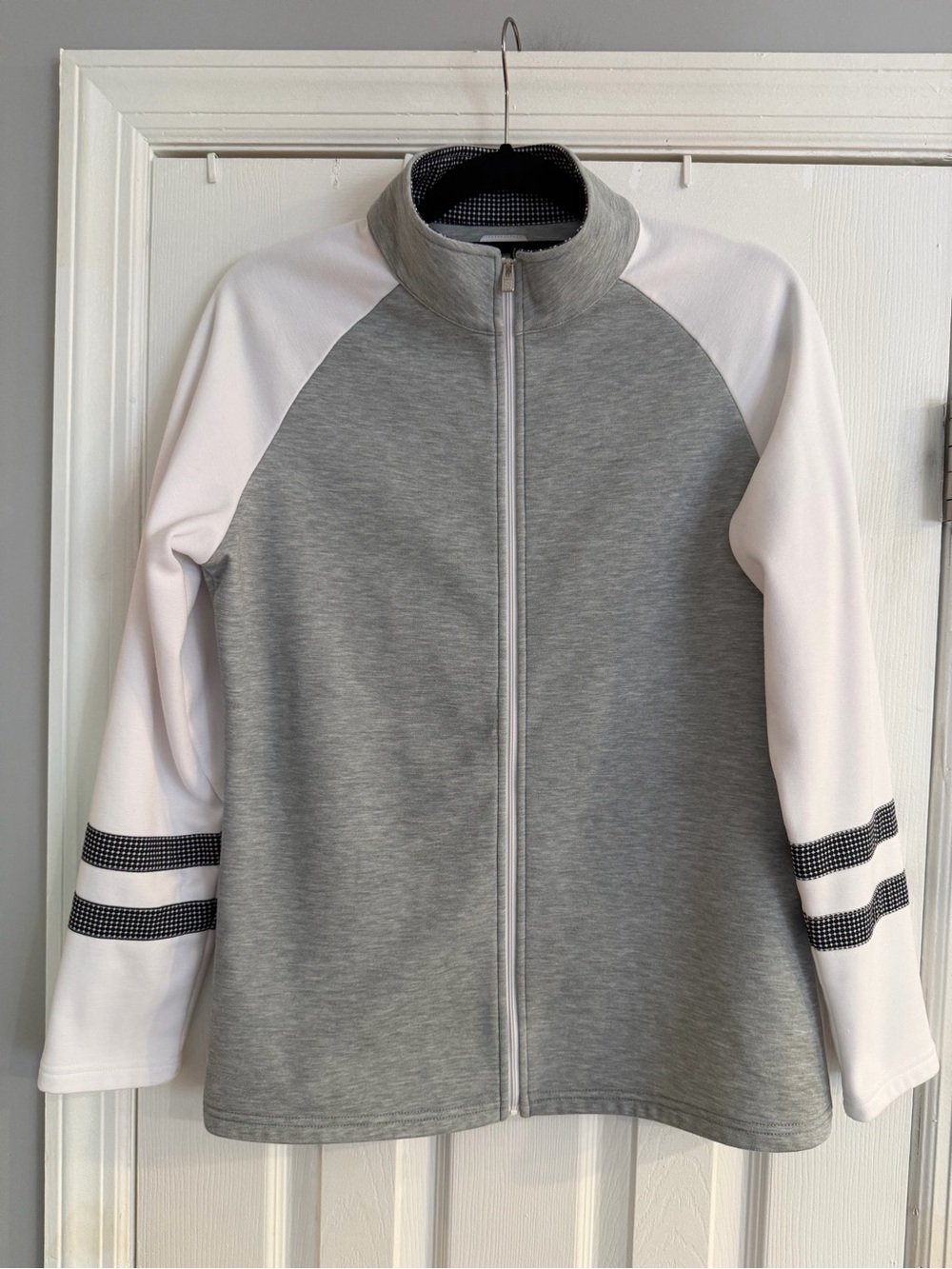 FootJoy Women’s M Full Zip Golf Jacket Gray White Tree Logo Performance